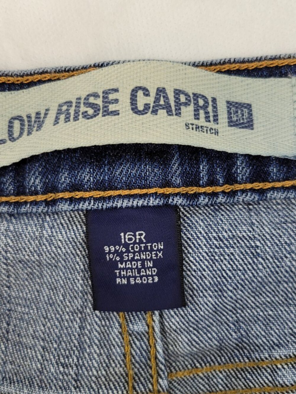 GAP Low Rise Capri Stretch Jeans Women's 16 Blue Cuffed Crop Pockets Vintage Y2K - Picture 6 of 12